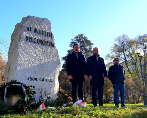 Soproni delegáció a bolzanói 56-os emlékműnél